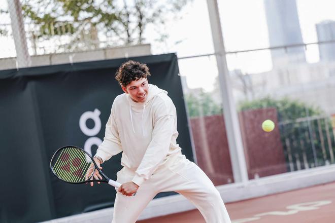 老鹰选中 老鹰选中